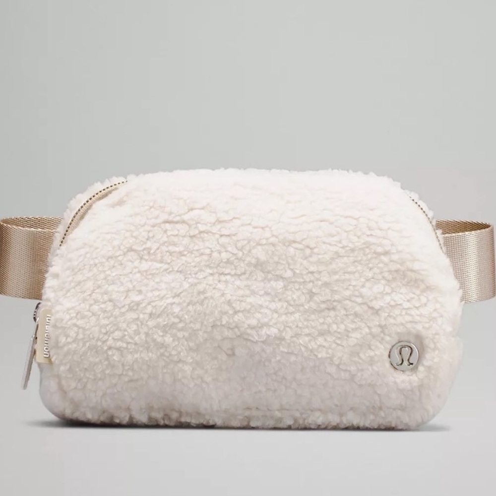 Lululemon everywhere fleece belt bag BNWT
